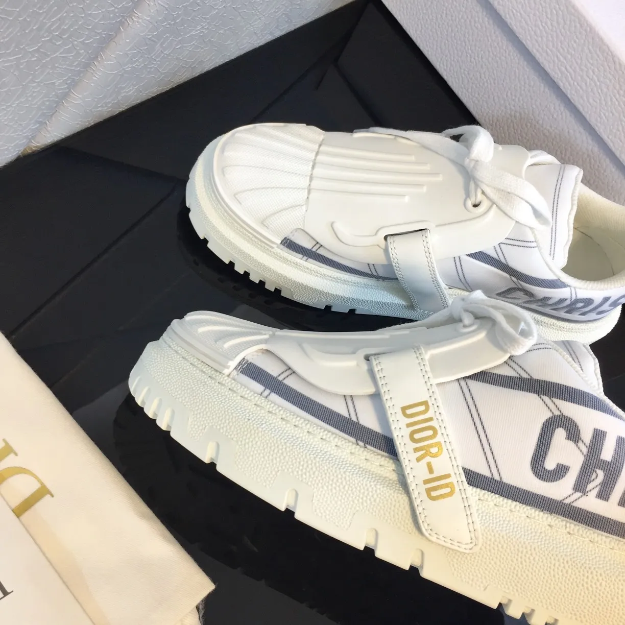 👟👟Ex-factory price 480👟👟 dior shell shoes, 2021 new colors, complete colors, quality depends on the details, welcome to see the board. The outsole is made of original T👟👟 ex-factory price U outsole, size: 35-41 (41 is custom-made, first order)